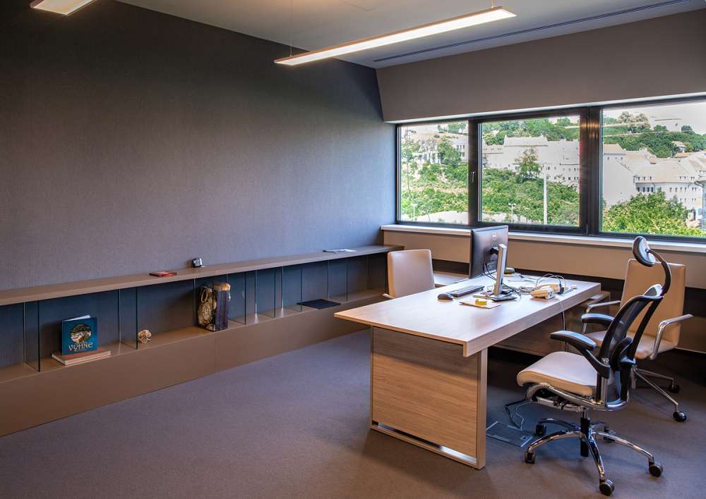 Montáž tapiet Le Corbusier Dots v Sitno Holding Bratislava