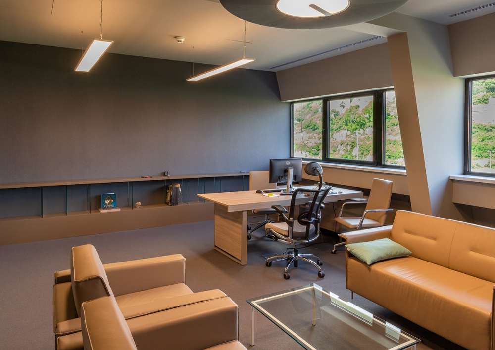 Montáž tapiet Le Corbusier Dots v Sitno Holding Bratislava