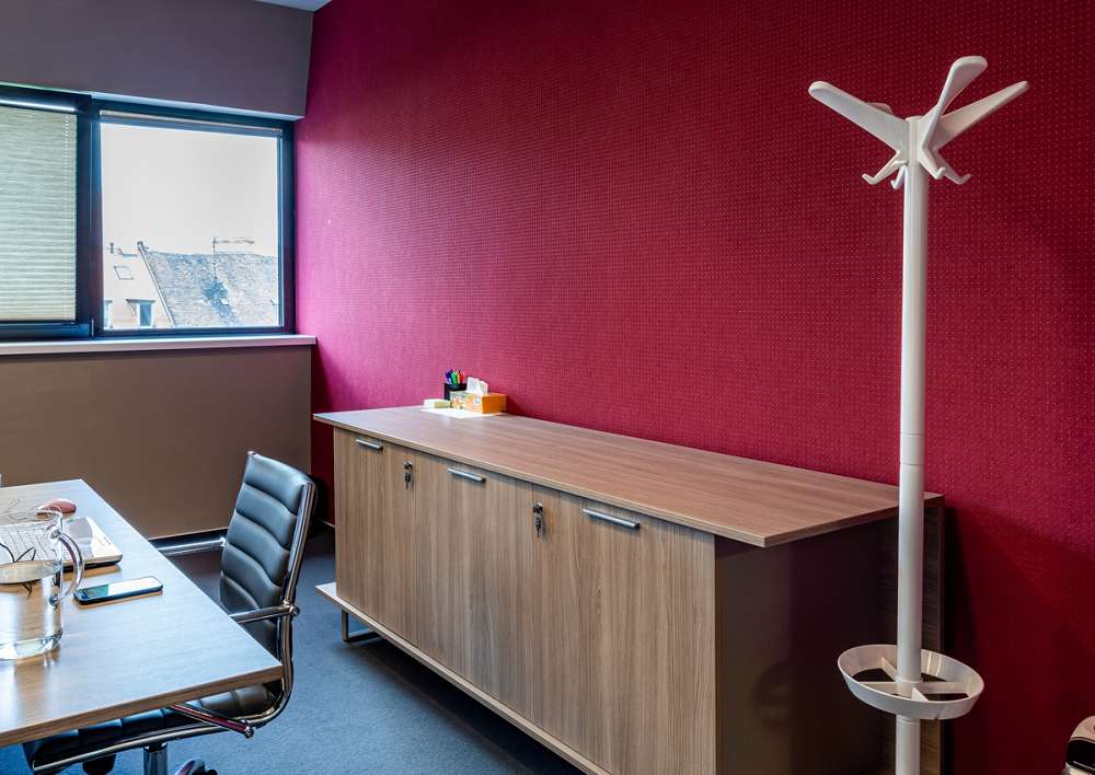 Montáž tapiet Le Corbusier Dots v Sitno Holding Bratislava