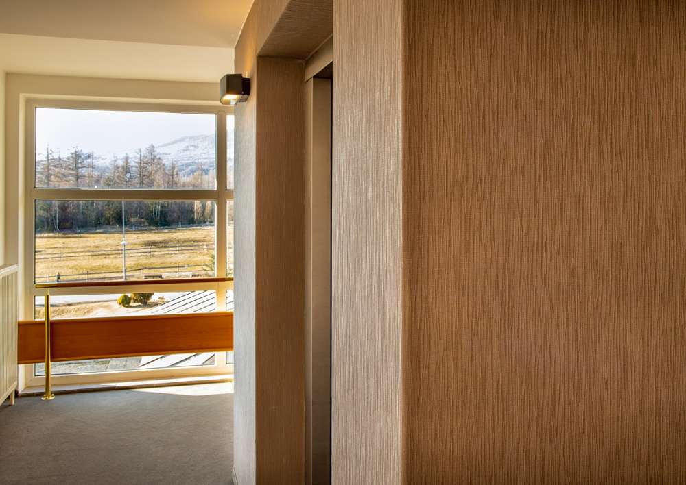 Montáž tapiet od Horus Trade v Hoteli Hubert, Gerlachov