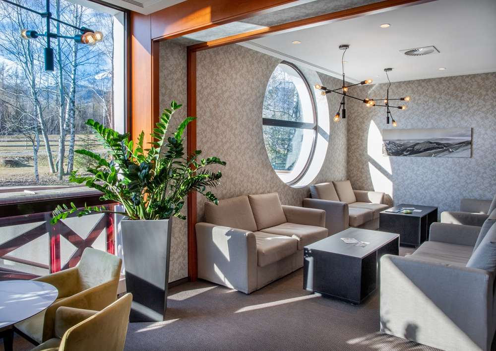 Montáž tapiet od Horus Trade v Hoteli Hubert, Gerlachov