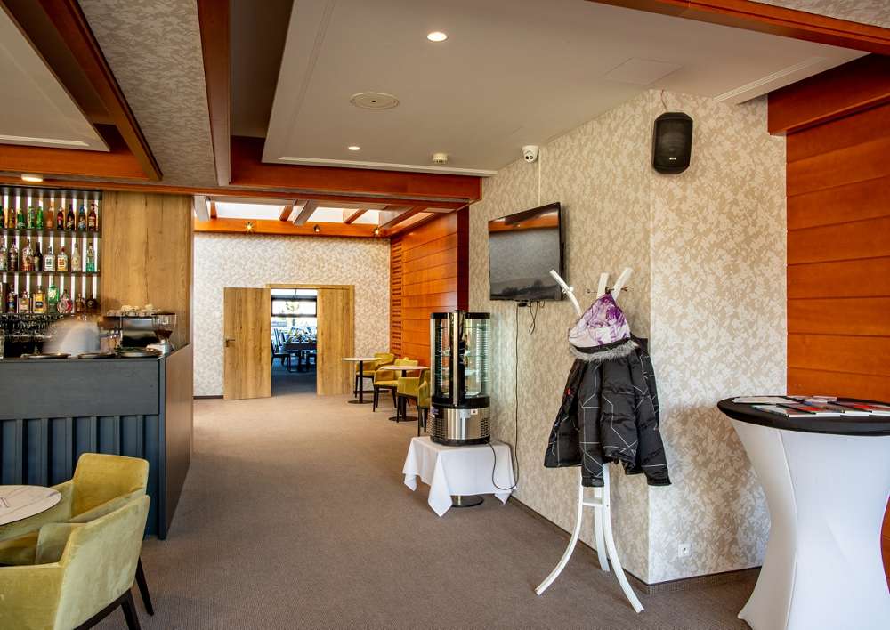 Montáž tapiet od Horus Trade v Hoteli Hubert, Gerlachov