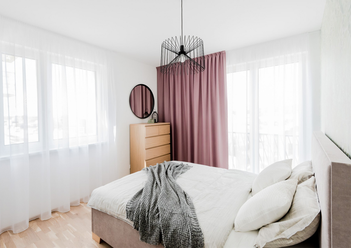 Interiér vzorového bytu Kolísky s tapetami a textilmi od Horus Trade