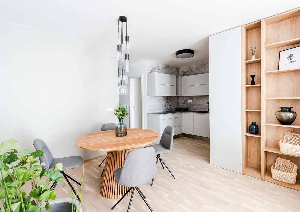 Interiér vzorového bytu Kolísky s tapetami a textilmi od Horus Trade