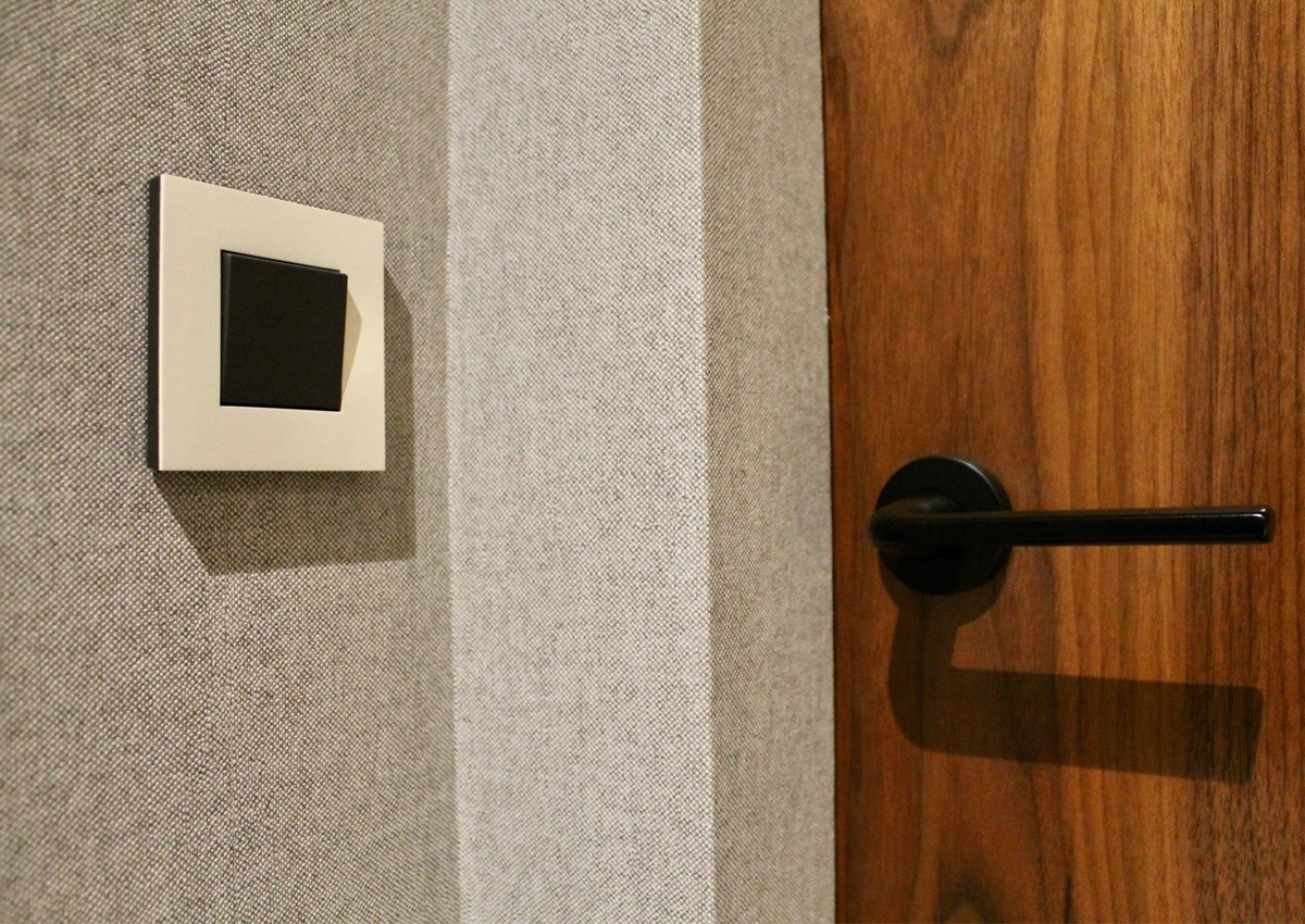 Projekt IFC Media Bratislava – tapety Arte Flamant Caractere a Les Unis, záclony Vescom a Rioma | Horus Trade