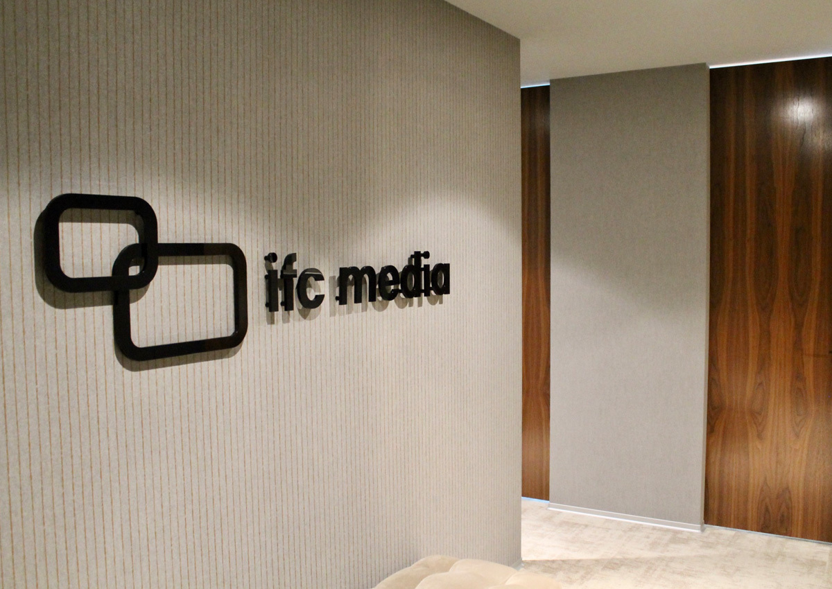 Projekt IFC Media Bratislava – tapety Arte Flamant Caractere a Les Unis, záclony Vescom a Rioma | Horus Trade