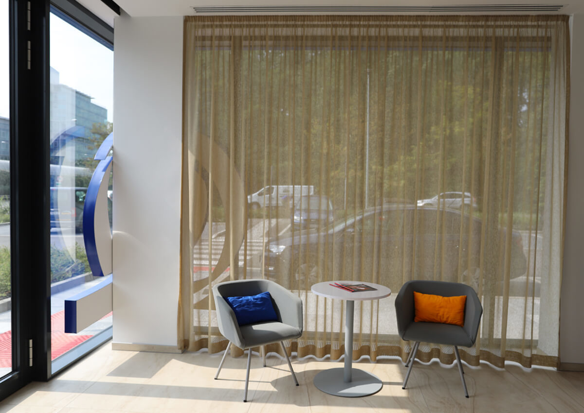 Klientske centrum UNIQA Bratislava – textil Divine Kobe, realizácia Horus Trade