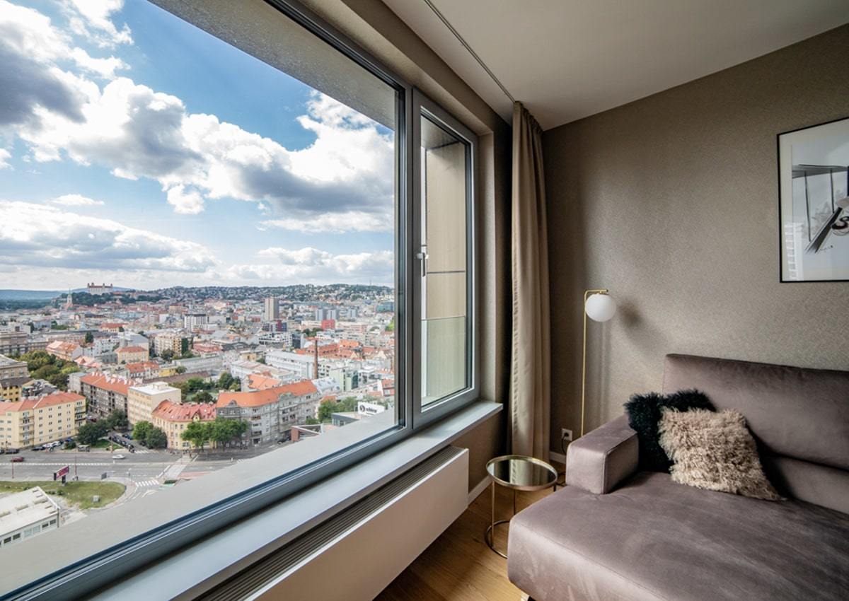 Byt L Skypark Bratislava – tapeta Valencia Vescom, realizácia Horus Trade