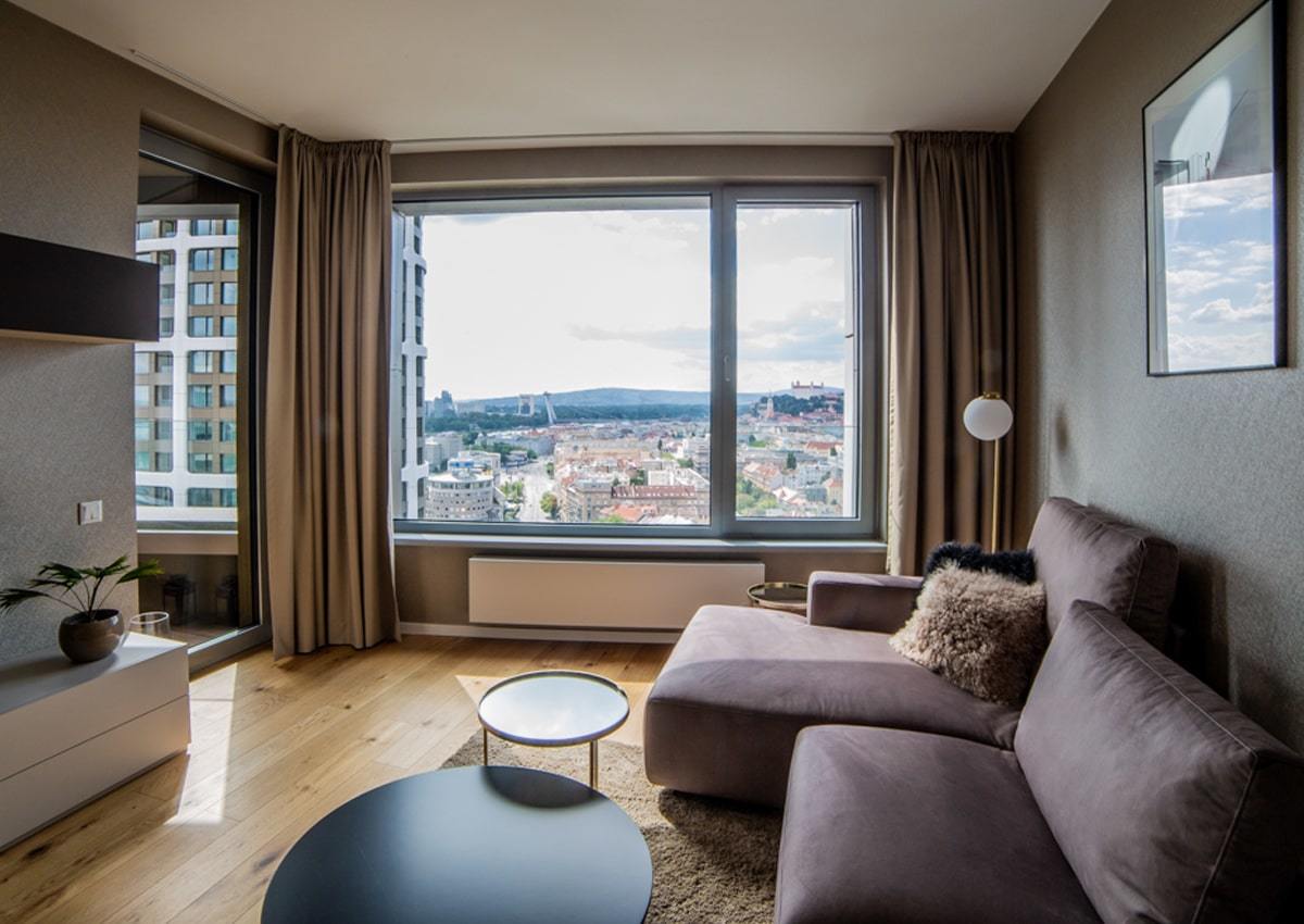 Byt L Skypark Bratislava – tapeta Valencia Vescom, realizácia Horus Trade