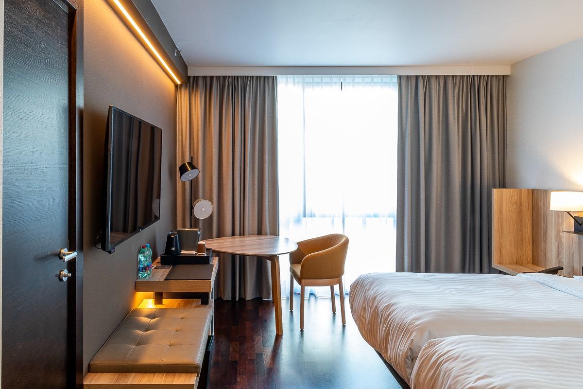 AC Hotel by Marriott Bratislava – projektové tapety Arte a Vescom | Horus Trade