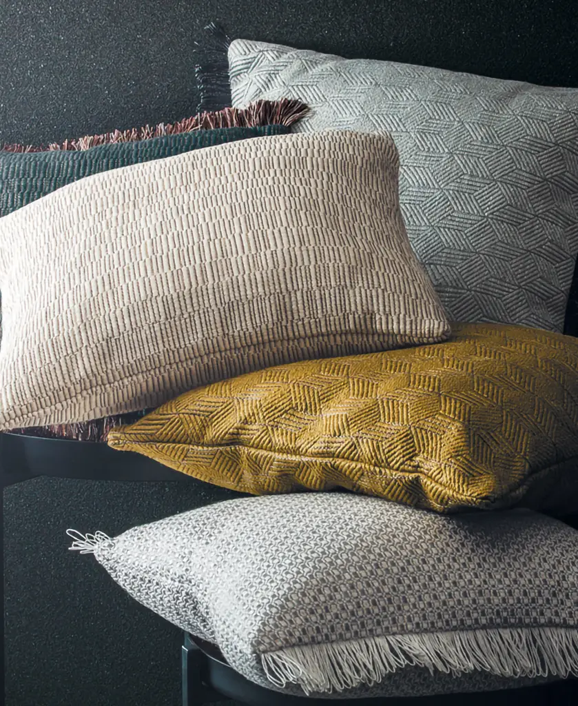 Interiérové doplnky – vankúše, úchyty a návrh detailov